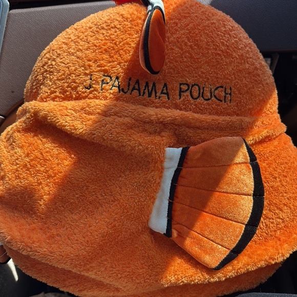 Finding Nemo Pillow with pajama pocket - Picture 2 of 2
